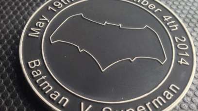 Henry Cavill gave these commemorative ‘Batman v Superman’ coins to the crew