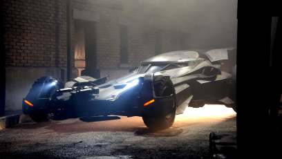 Get up close and personal with the ‘Batman v Superman’ Batmobile