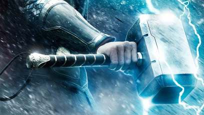 The Avengers try to lift Thor’s hammer in extended clip from ‘Avengers: Age of Ultron’ (video)