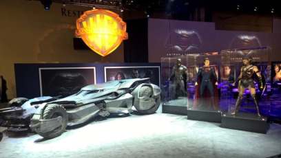 First look inside the ‘Batman v Superman’ Batmobile, plus another great look at the Batsuit