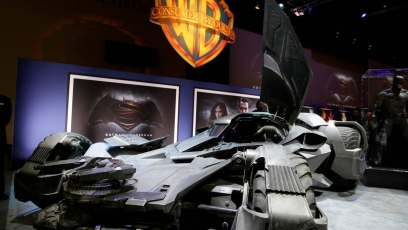 Get up close and personal with the ‘Batman v Superman’ Batmobile in new video
