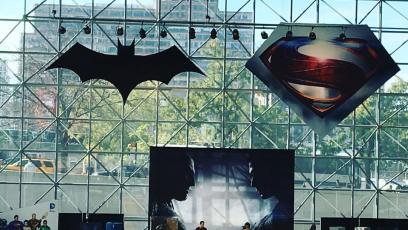 ‘Batman v Superman’ banners and props go up ahead of NYCC tomorrow