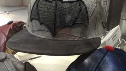 ‘Batman v Superman’ hats and action figures revealed at NYCC