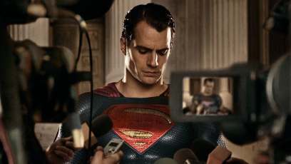 The press interviews Superman in new ‘Batman v Superman’ image