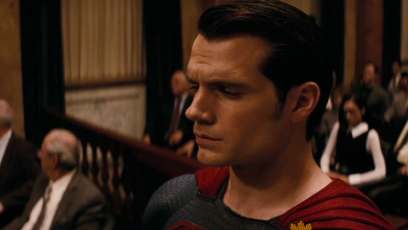 New footage of Superman’s trial from ‘Batman v Superman’ featured in Holly Hunter interview