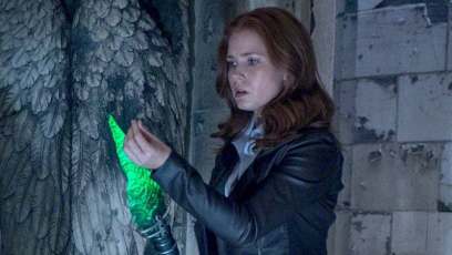 Amy Adams has a kryptonite spear in new ‘Batman v Superman’ photo