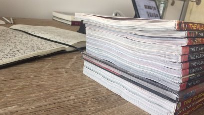 ‘The Flash’ director is preparing with a huge stack of comics (photo)