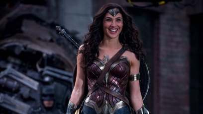 Gal Gadot is all smiles as Wonder Woman in new ‘Batman v Superman’ photo