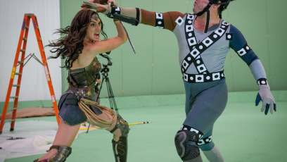 Gal Gadot shares cool image from the Wonder Woman/Doomsday fight in ‘Batman v Superman’