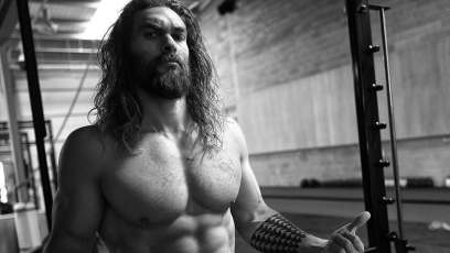 Jason Momoa thanks cast and crew before ‘Justice League’ wrap party tonight