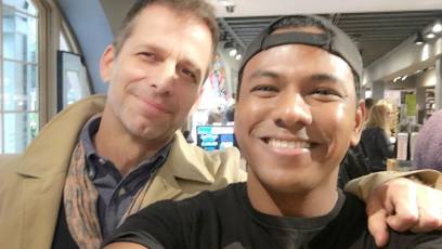 Fan takes selfie with Zack Snyder, claims he said new ‘Justice League’ promo is coming this month