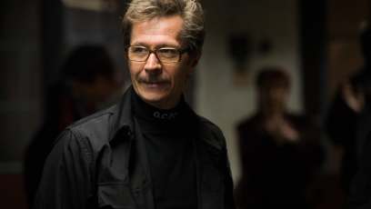 Gary Oldman is “intrigued” to see what J.K. Simmons does as Commissioner Gordon