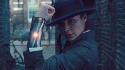 Wonder Woman protects Steve Trevor in first clip from the movie