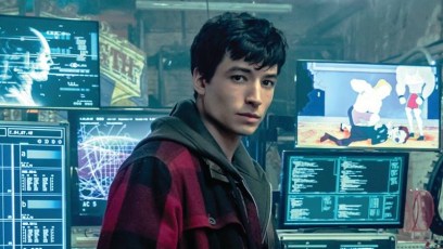 ‘Justice League’ star Ezra Miller compliments fan wearing a custom “Snyder Cut” t-shirt