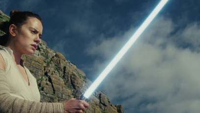 ‘Star Wars: The Last Jedi’ soars to $220 million opening weekend