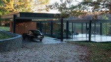 Zack Snyder says Bruce Wayne lived in his ‘Batman v Superman’ lake house since age 18