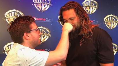 MTV reporter finally gets to punch Jason Momoa for his 2014 Aquaman lie