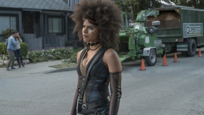 Ryan Reynolds keeps ‘Deadpool 2’ co-star Zazie Beetz smiling on the Vancouver set