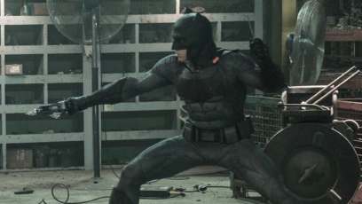 New ‘Batman v Superman’ warehouse fight video shows the making of the coolest Batman scene